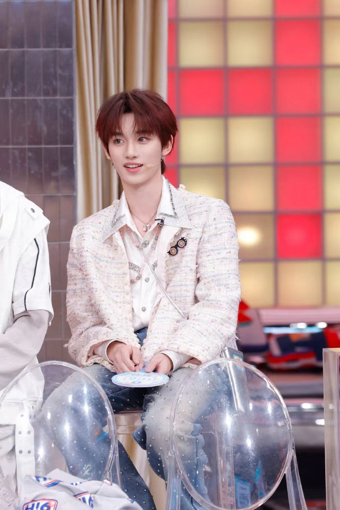 丁程鑫小香风VS赛车服丁程鑫我既不是千里马也不是二维码丁程鑫我既不是千里马也不是