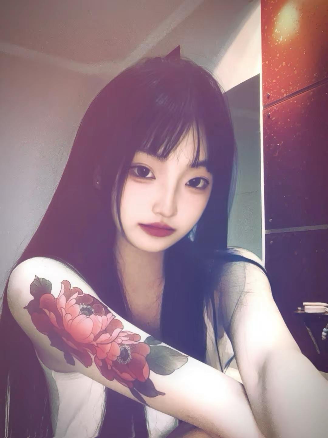 你不理解女人为什么一分手就变好看了 那我告诉你 全他妈是你克的 你个扫把星