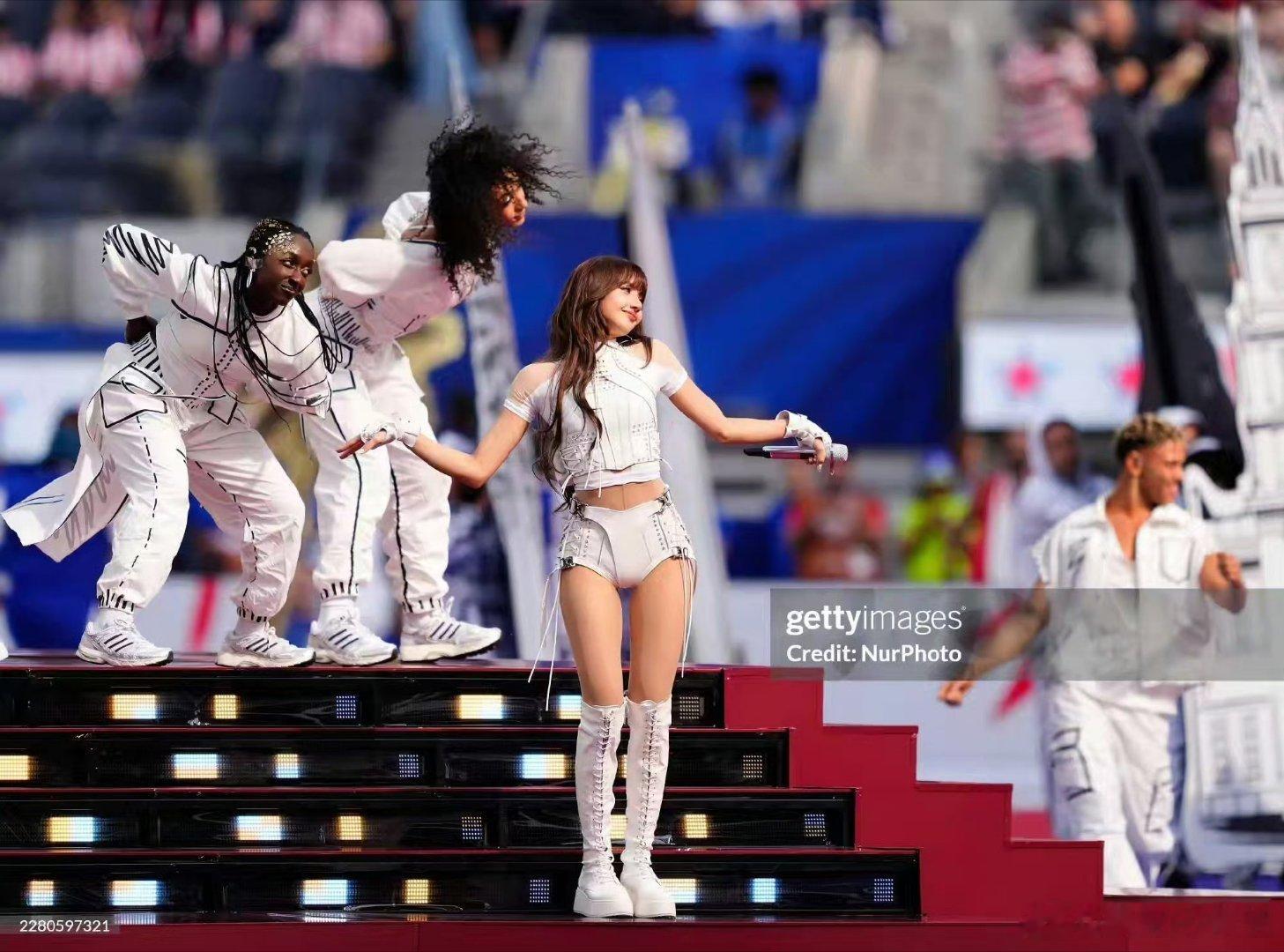 韩国网友批Lisa世界杯开幕式歌曲低俗其实只是她口碑崩了，干啥都会被骂而已