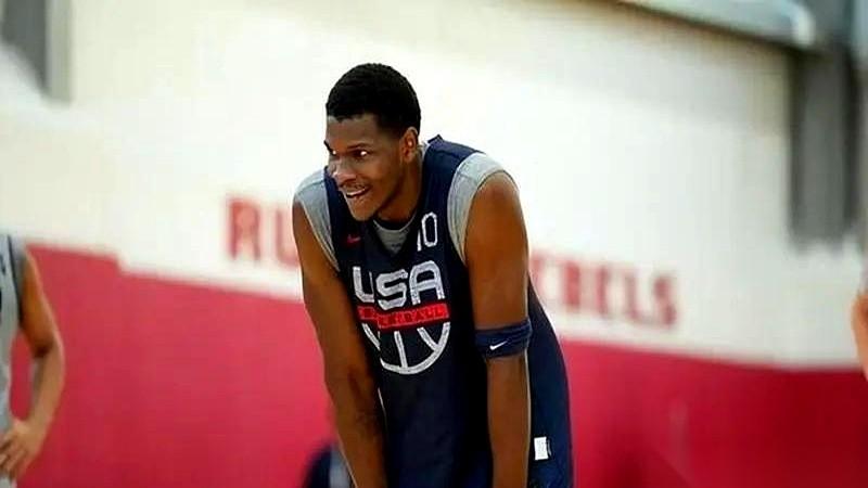 安东尼·爱德华兹，直接把桌子掀了。
全明星首发名单公布，没有他。他下一秒就对外放