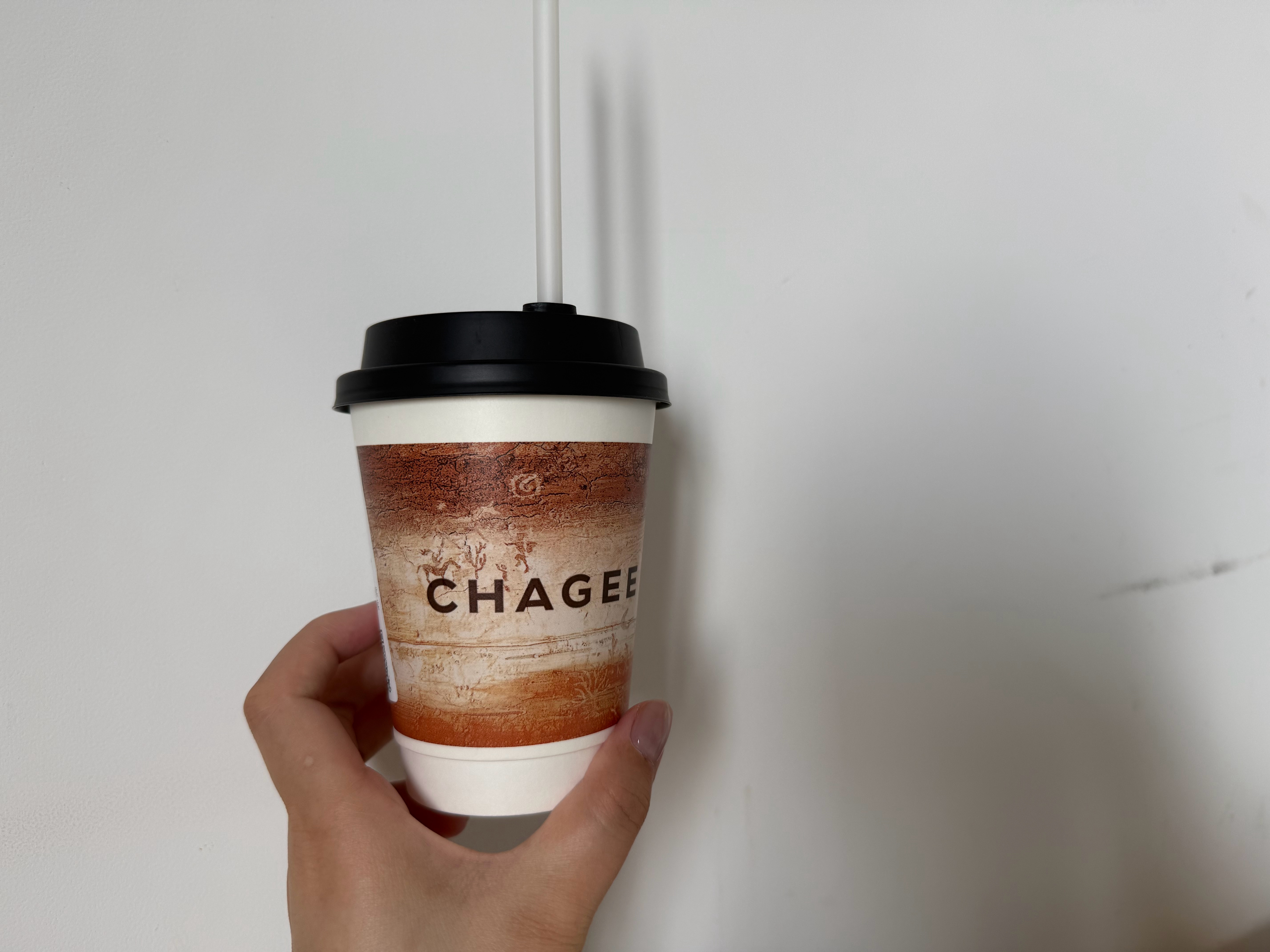 给大家避雷一下霸王茶姬新品，归云南云卷松风，超小一杯22块，将近400大卡热量，