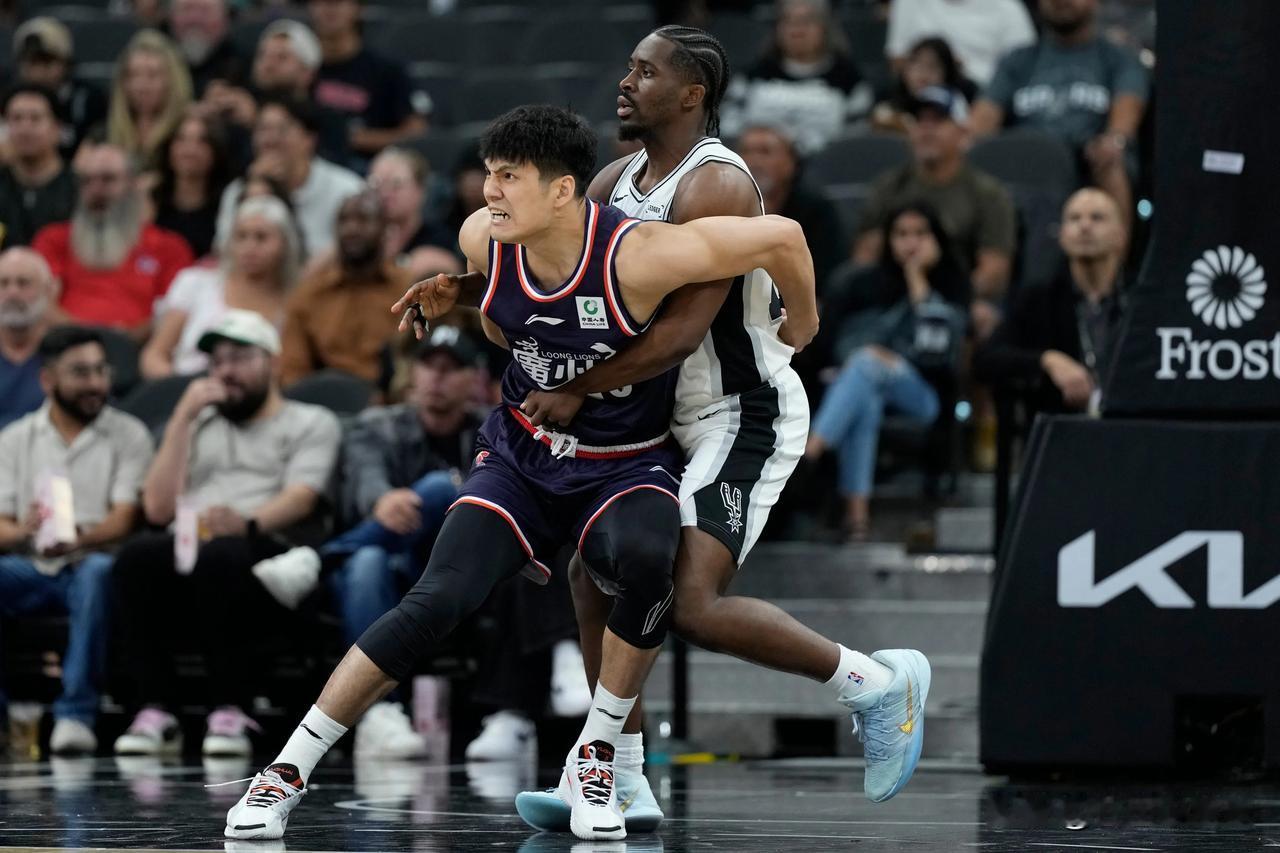 敢打敢拼！陈国豪NBA季前赛表现抢眼

北京时间10月7日上午，参加NBA季前赛
