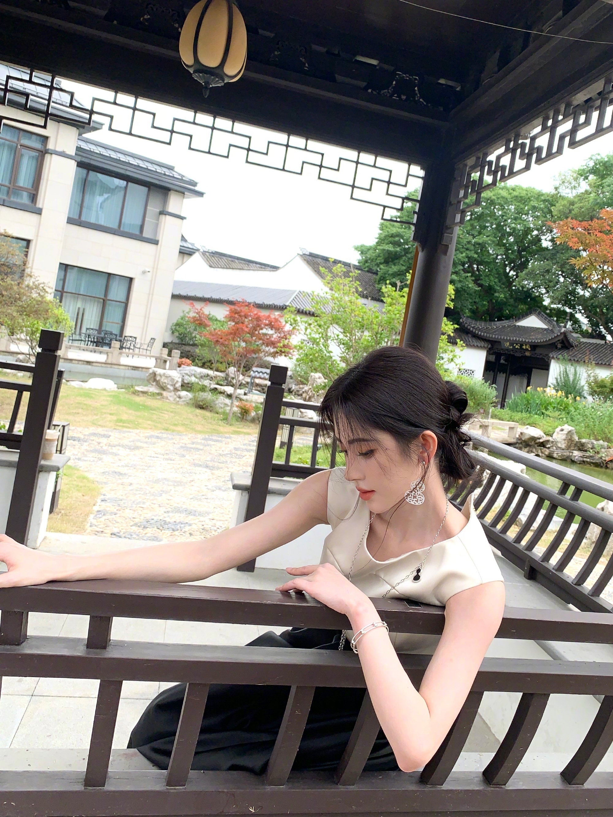 鞠婧祎，夏日的多巴胺穿搭 ​​​