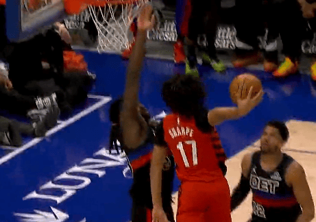 夏普再次起飞隔扣斯图尔特成功，格兰特打成3+1反超活塞