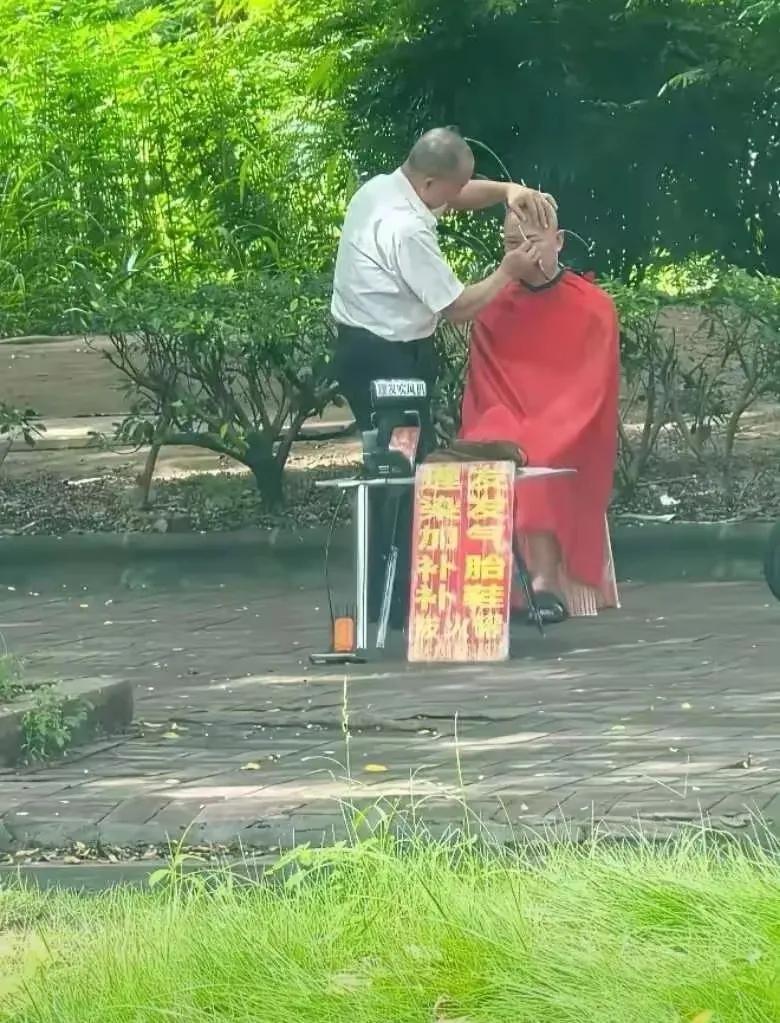 这个大哥一下子干掉了6个开发商。 ​​​
