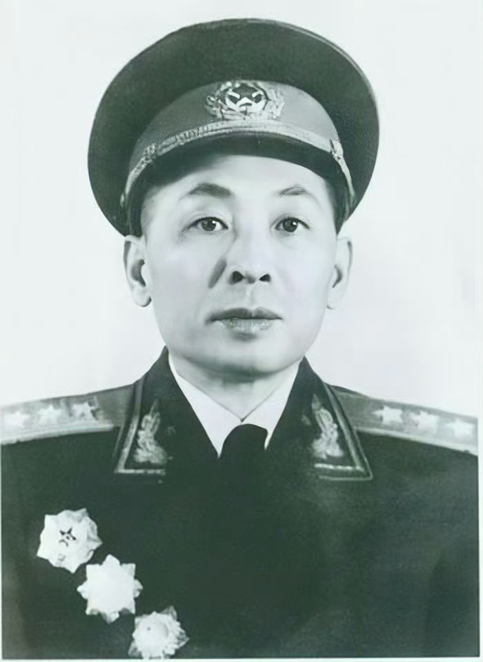 1999年4月18日，开国上将叶飞在北京逝世，享年85岁。从海外华侨到三野“悍将