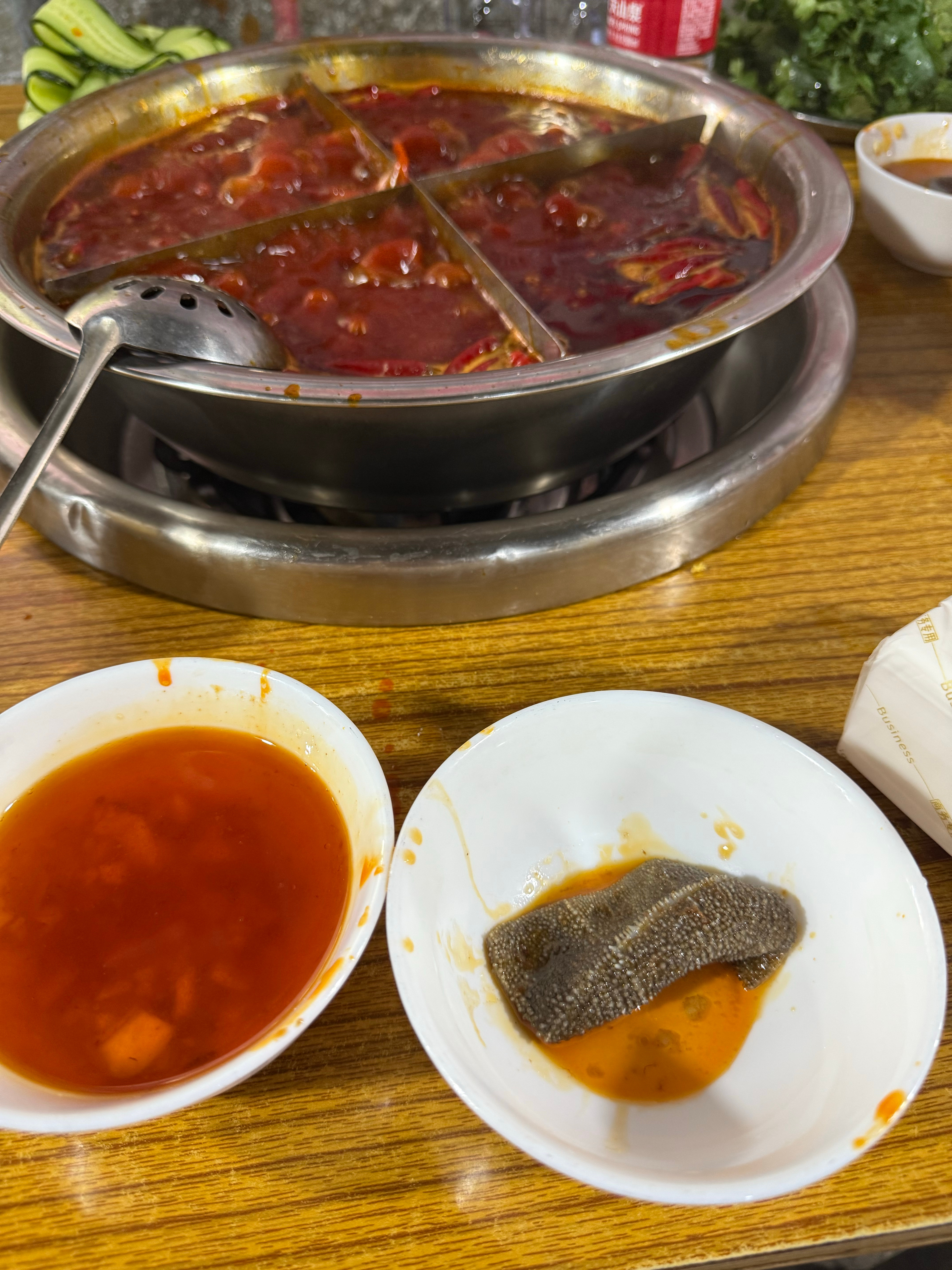 吃完火锅本想带我老婆到处逛逛结果俩人都有点困不约而同地选择回酒店补觉哈哈哈哈哈哈