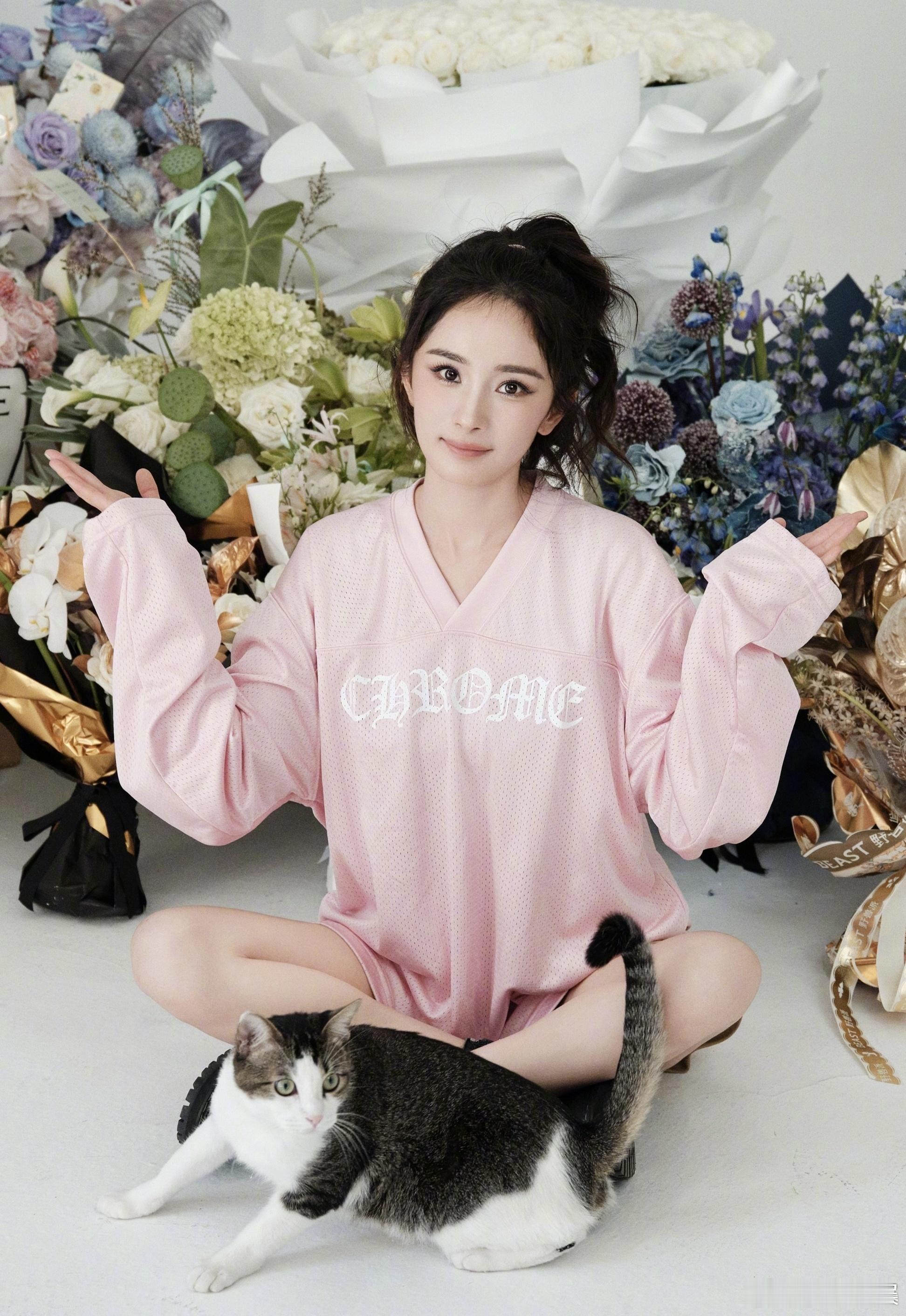 #杨幂晒特别的生日礼物##杨幂收到来自孤独症儿童的祝福# ​这份礼物是杨幂人生中