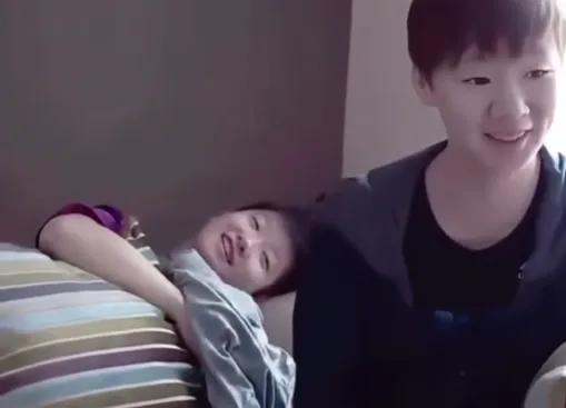 考古孙颖莎和王曼昱的关系，莎莎开心表态：我非常爱她，她是我姐姐
不久前，网上流传