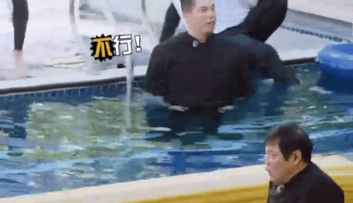 马頔 我还要生孩子呢哈哈哈哈哈谁被马頔这句神吐槽笑疯！怕冷怕冰疯狂撒娇喊还要生孩