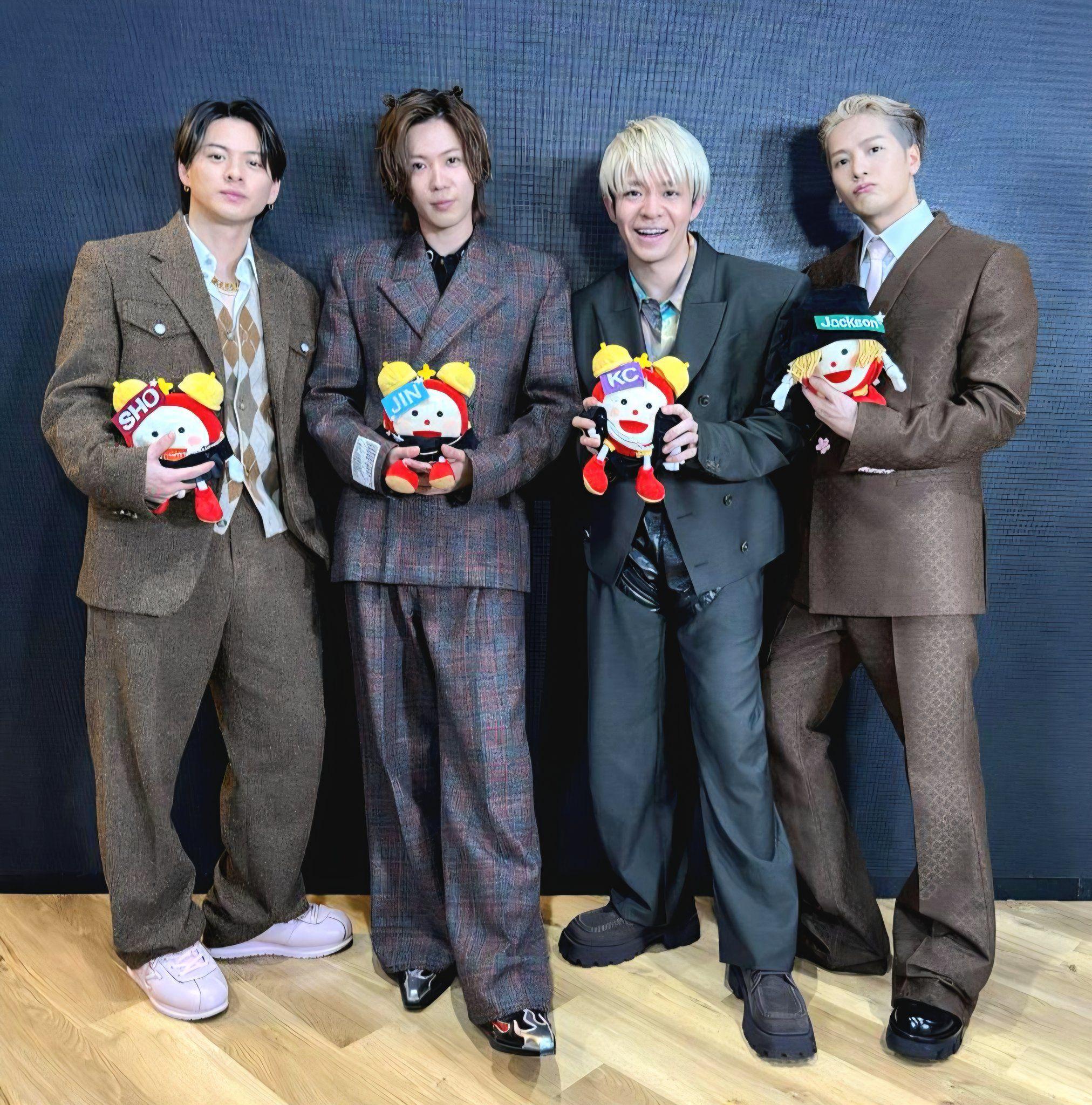 哥穿得好像要和我结婚一样正式🤓。