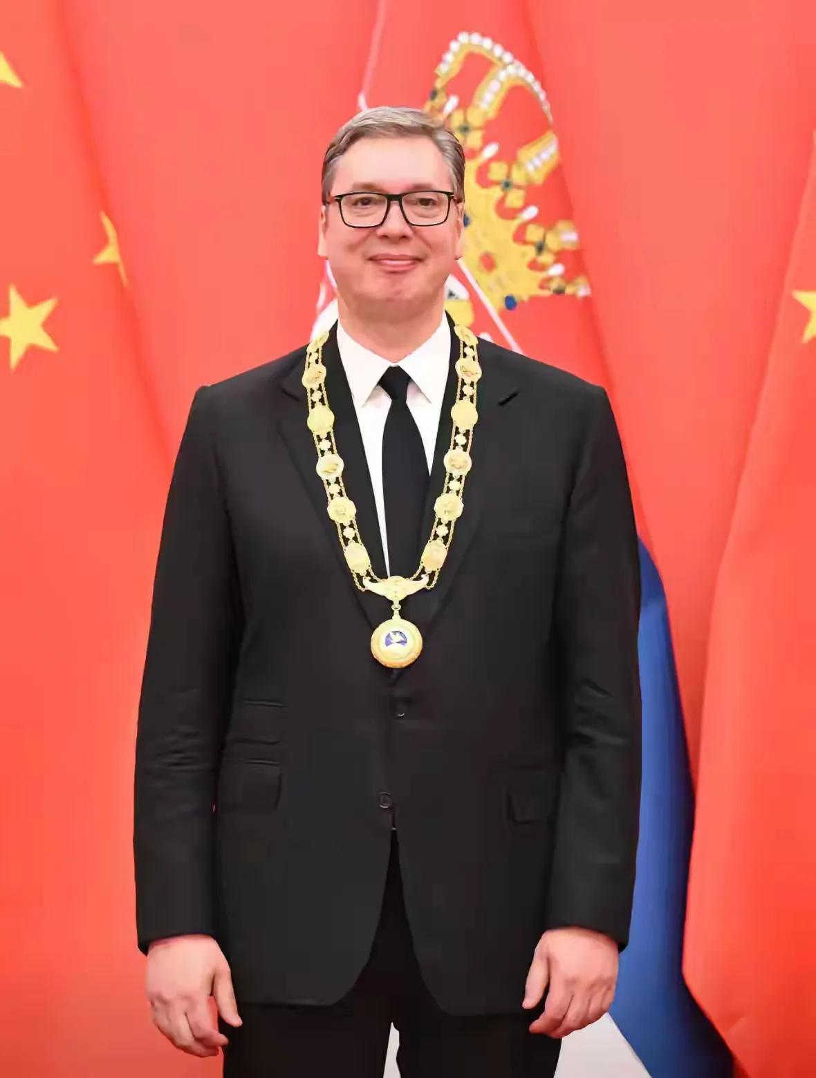 获得我国友谊勋章的13位外国友人：
1.普京–俄罗斯总统
2.纳扎尔巴耶夫–哈萨