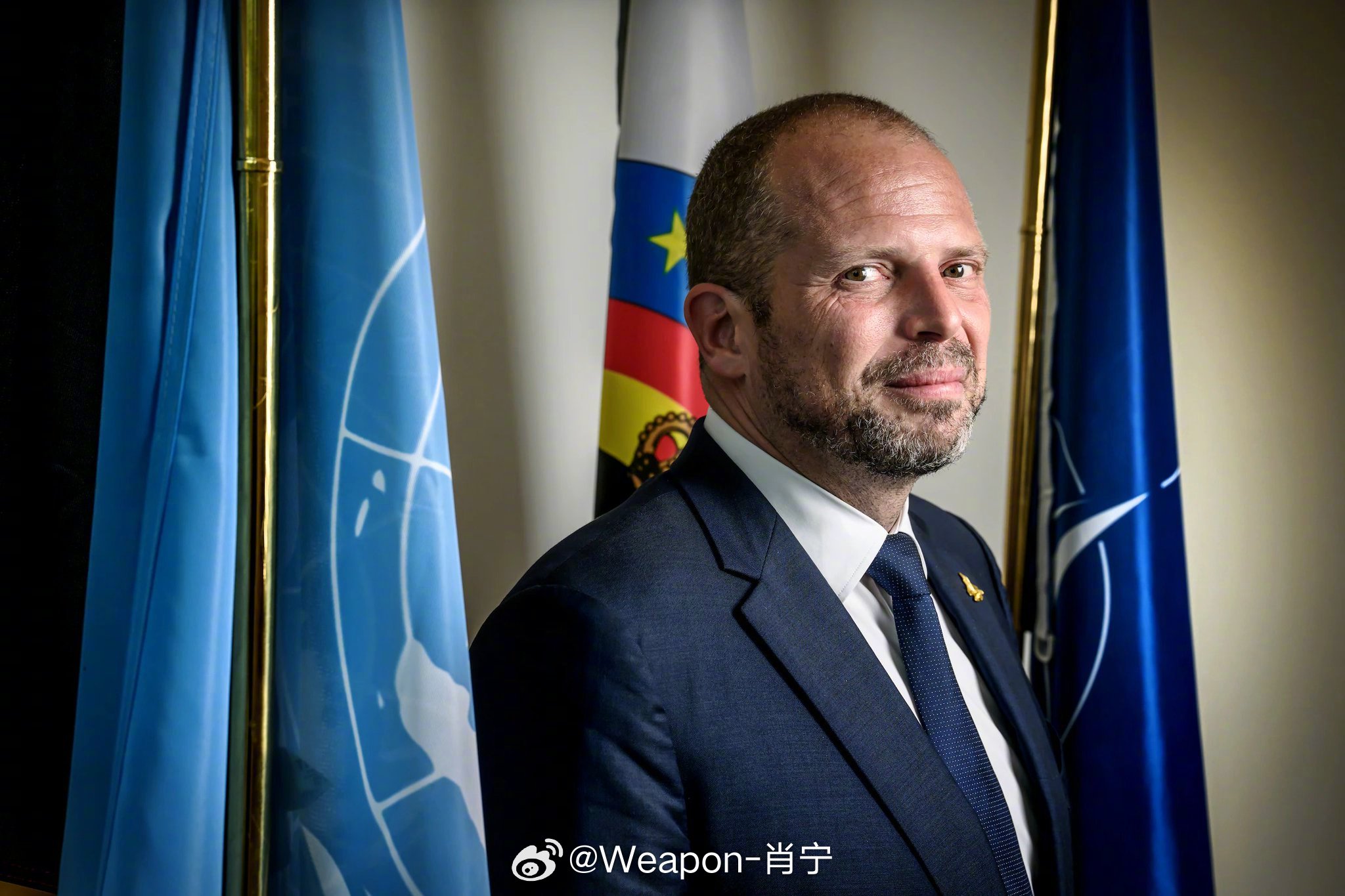 俄乌冲突 比利时国防部长西奥弗兰:“如果普京向布鲁塞尔发射导弹，我们将把莫斯科从
