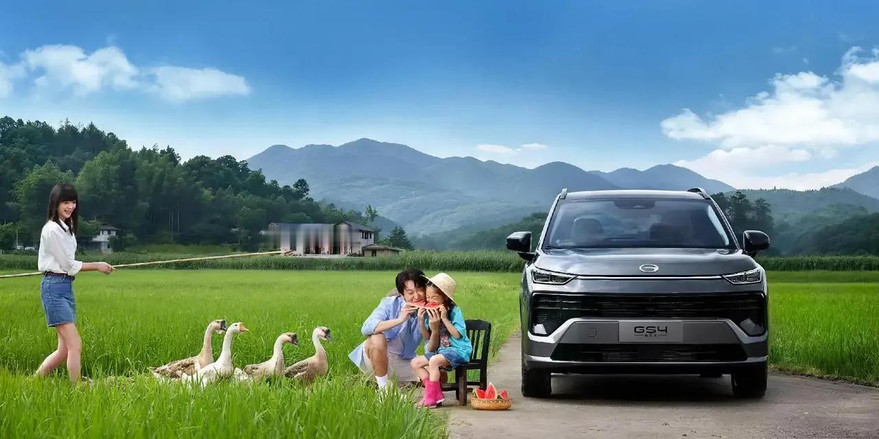 在小城的四季更迭中，第五代GS4始终如一地陪伴。春天，它载着我们去山间赏那漫山遍