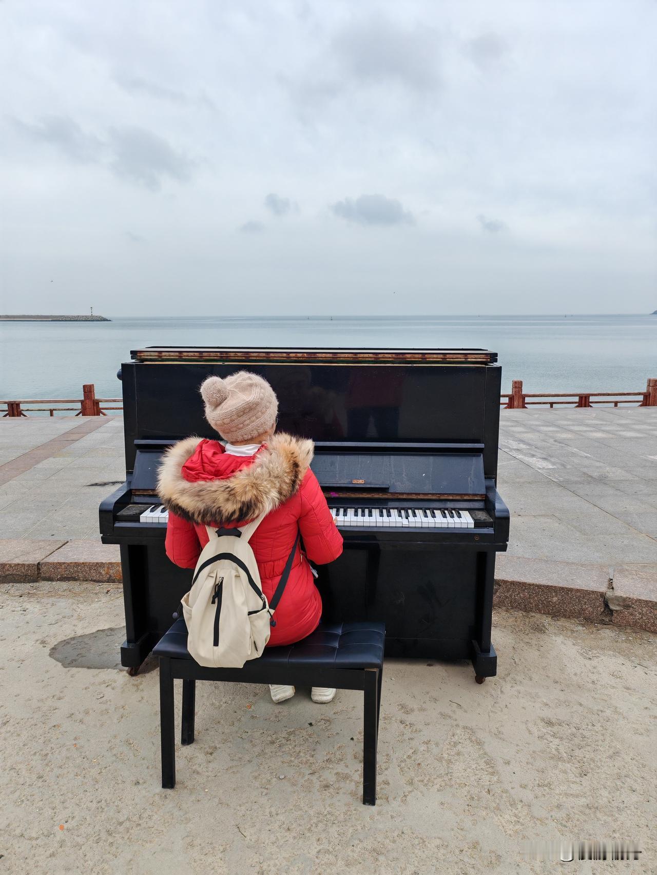来到威海，又是一个阴天，初四出来就没有见过太阳。
威海是一座藏在山海画卷里的精致