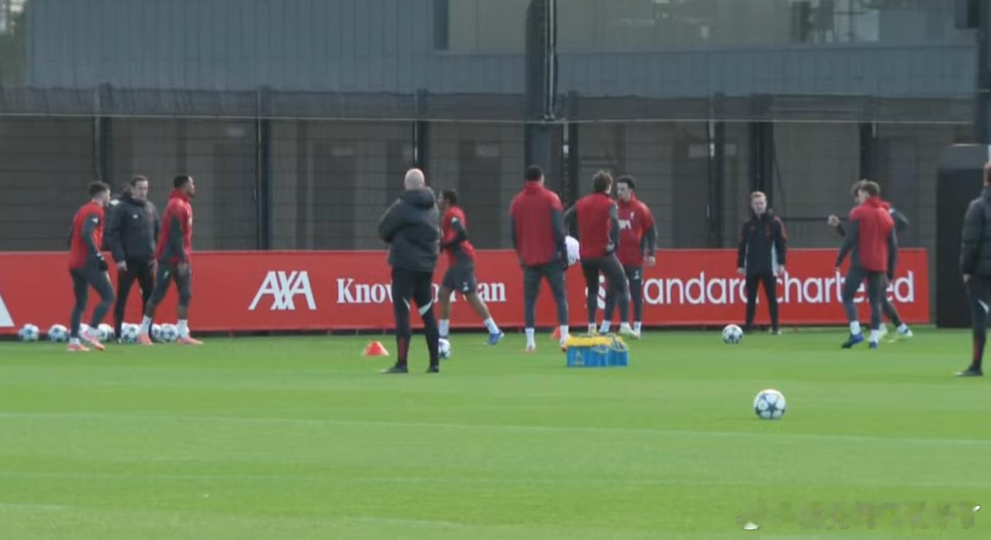 目前锋线还剩下萨拉赫 埃基蒂克 伊萨克   恩古莫哈，如果上维尔茨 就  但真是