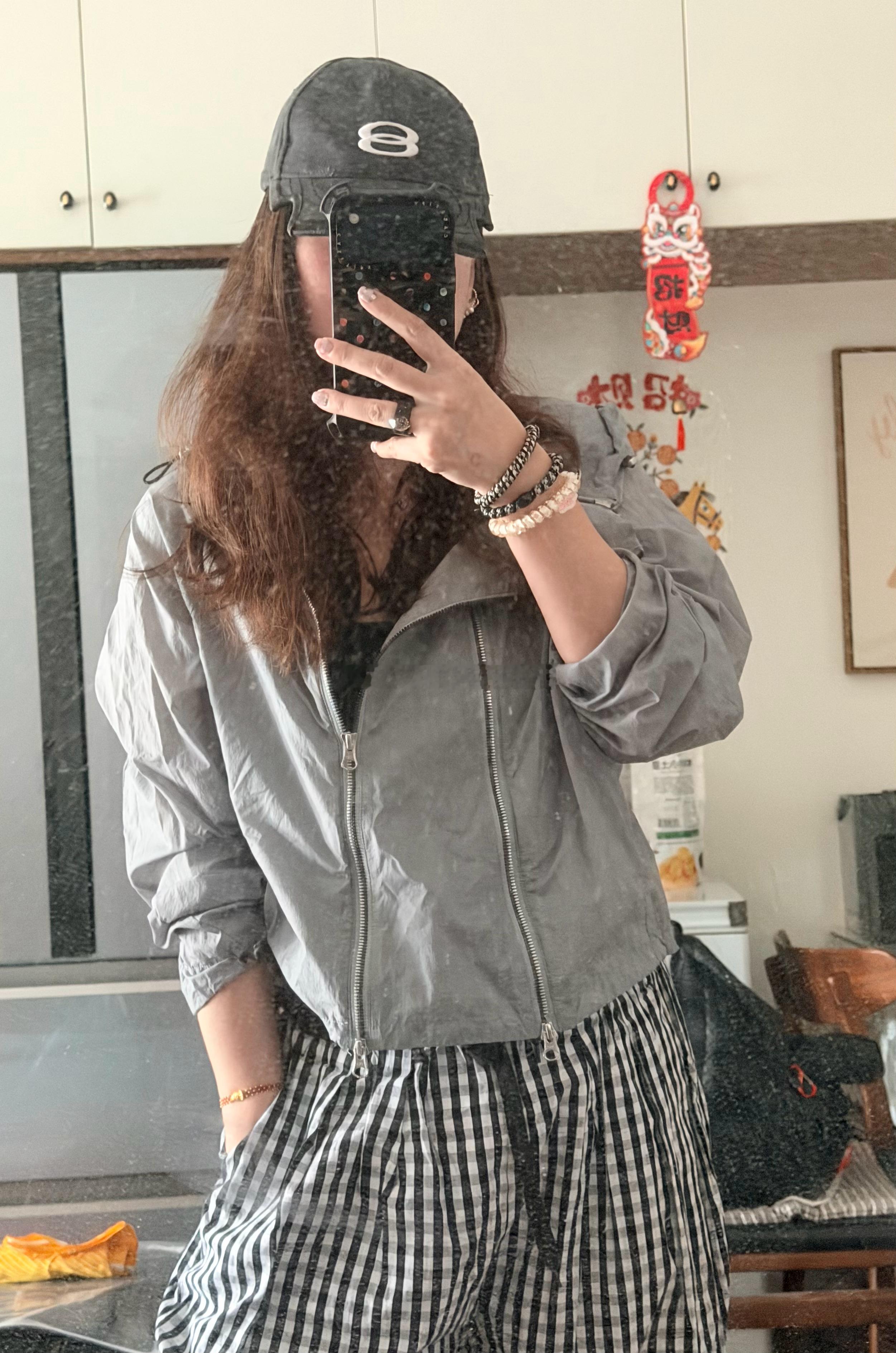 镜子糊了现在要去看龙餐馆哦 