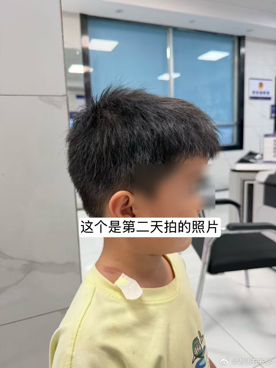 #女子指控摸臀事件男童父亲发声#【4岁男童被女子指控摸臀，其父发声：无法接受书面