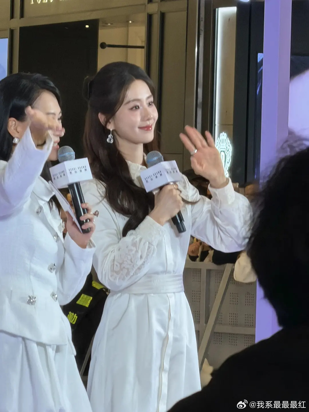 刘诗诗线下活动状态好的不得了啊  皮肤看起来清透又水润而且好白 