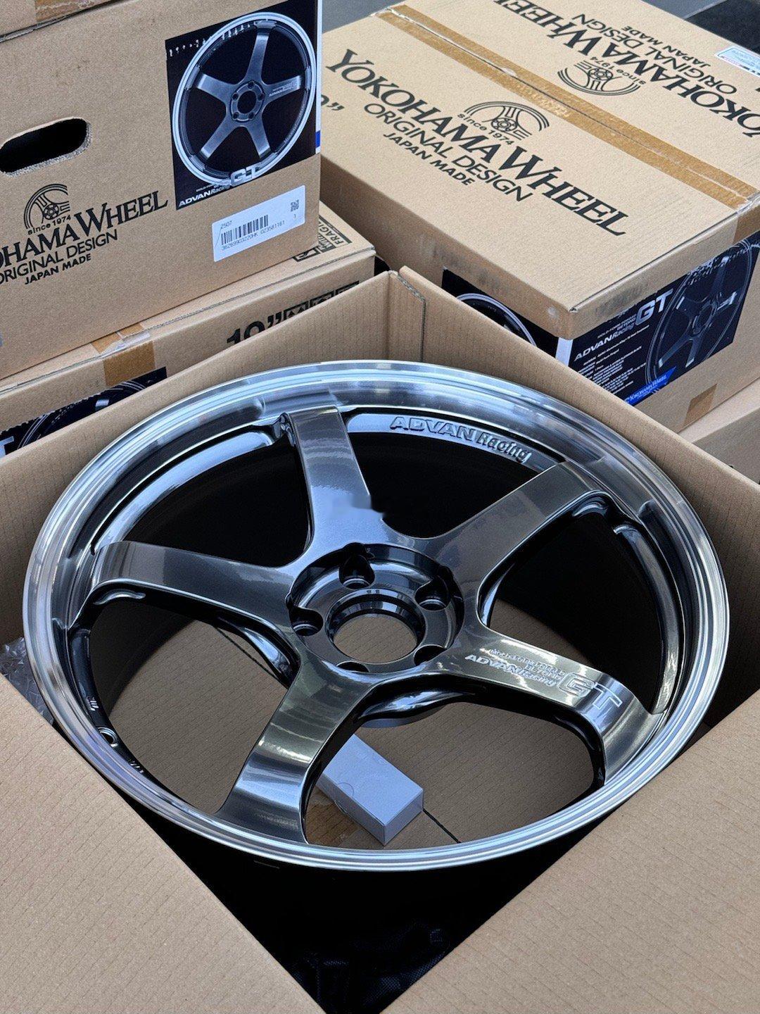 全新横滨 日本 正品 ADVAN GT BY版新鲜到货，特别定制数据 现货19寸