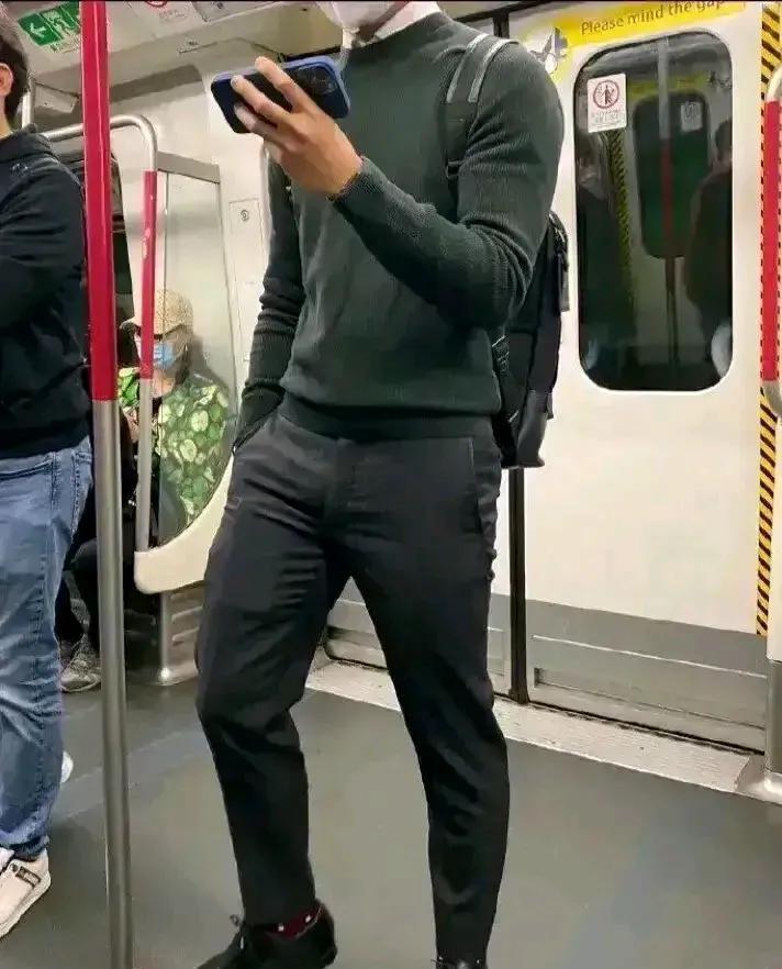 我说，这种穿搭直接俘获了多少人的心。时尚界瞬息万变，每个人都在寻找能够表达自我个