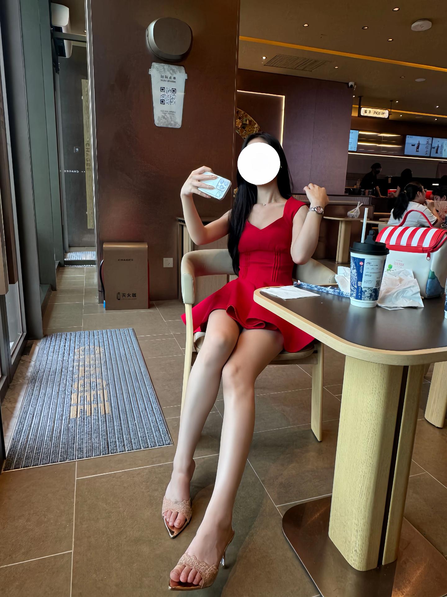 在吗？看看腿。