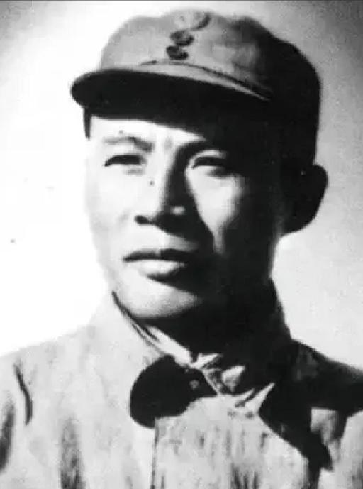 1937年，吕正操麾下一个营被日军包围，吕正操正要带兵前去营救，军长万福麟却下令