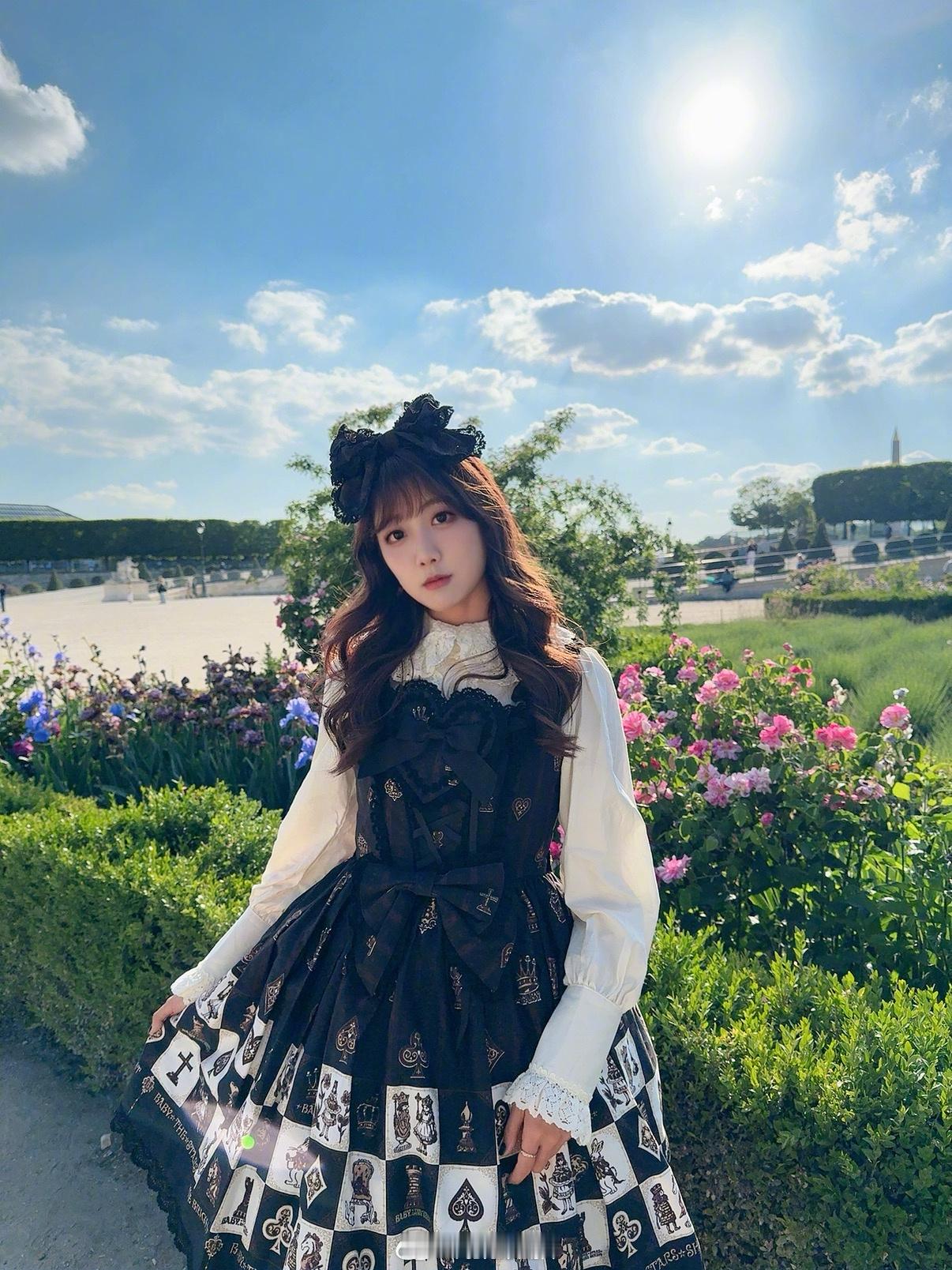 李艺彤三十岁了还在长大李艺彤说自己不是三阿哥 谁规定三十岁必须“定型”？李艺彤这