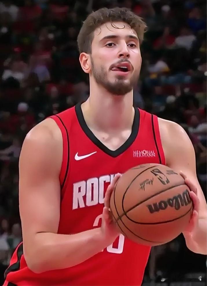 同样是职业生涯的第5个赛季！！！
坎宁安：目前总共得到（4944分）。
杰伦格林