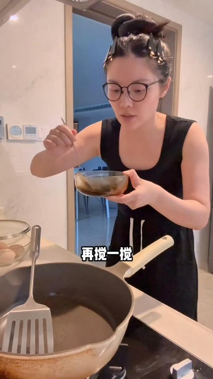 徐冬冬椰汁沙茶面vlog徐冬冬尹子维是我断网了吗椰汁加沙茶，这是什么神仙搭配？徐