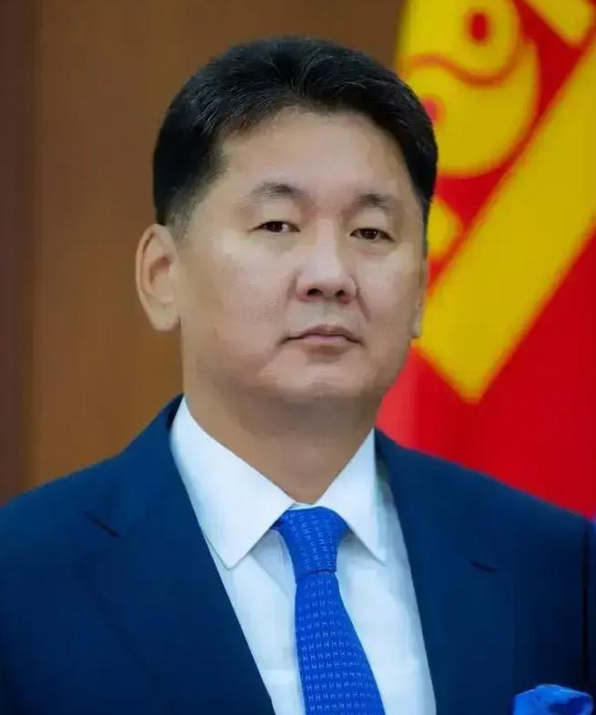 前脚新加坡总理黄循财呼吁中方放下恩怨，和日本实现和解。后脚蒙古国总理赞丹沙塔尔邀