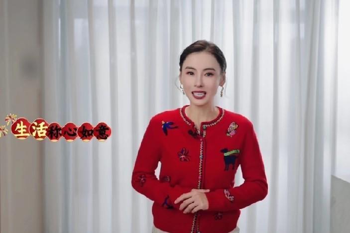 近期，张柏芝的龙年生活分享，再次因其生活化的风格引发关注。
这并非孤例，早在20