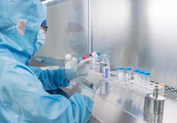 医生一句“别把孩子养太干净”，炸出3000万父母的集体焦虑：原来我们越努力，娃的