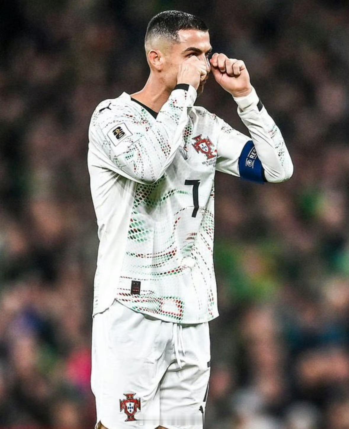 世预赛欧洲区小组赛F组第5轮，葡萄牙客场0比2不敌爱尔兰，5轮过后领先F组次席匈