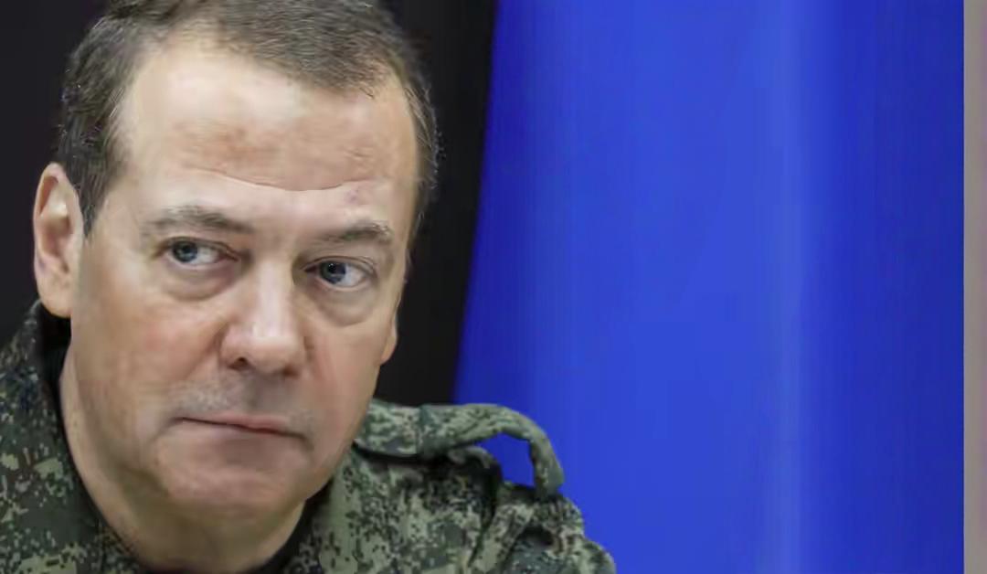 特朗普下令空袭委内瑞拉，还宣称抓捕了马杜罗夫妇并转移出境，这波操作引发轩然大波。