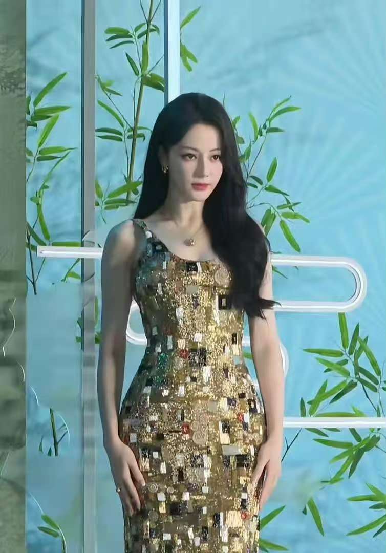热巴RM高定迪丽热巴RM2025秋冬高定迪丽热巴RM2025秋冬高定 ​​​