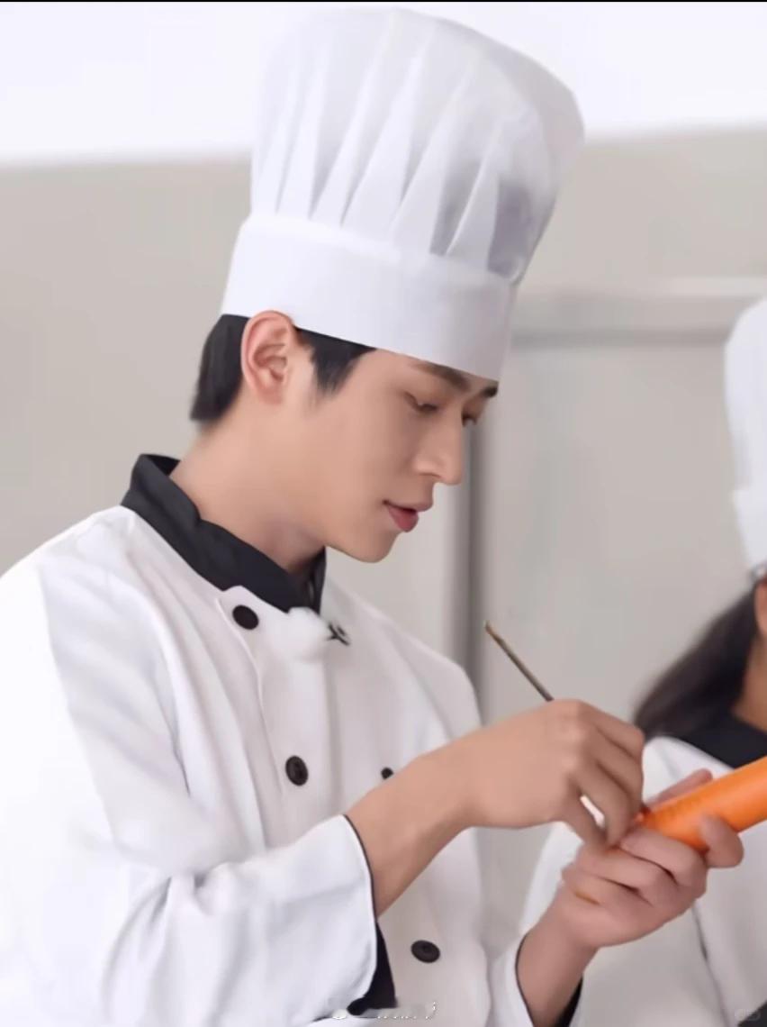 白鹿说丞磊做饭应该挺好吃的这次行程冲突没能赴约宿舍聚会，白鹿有不少遗憾，其中最放