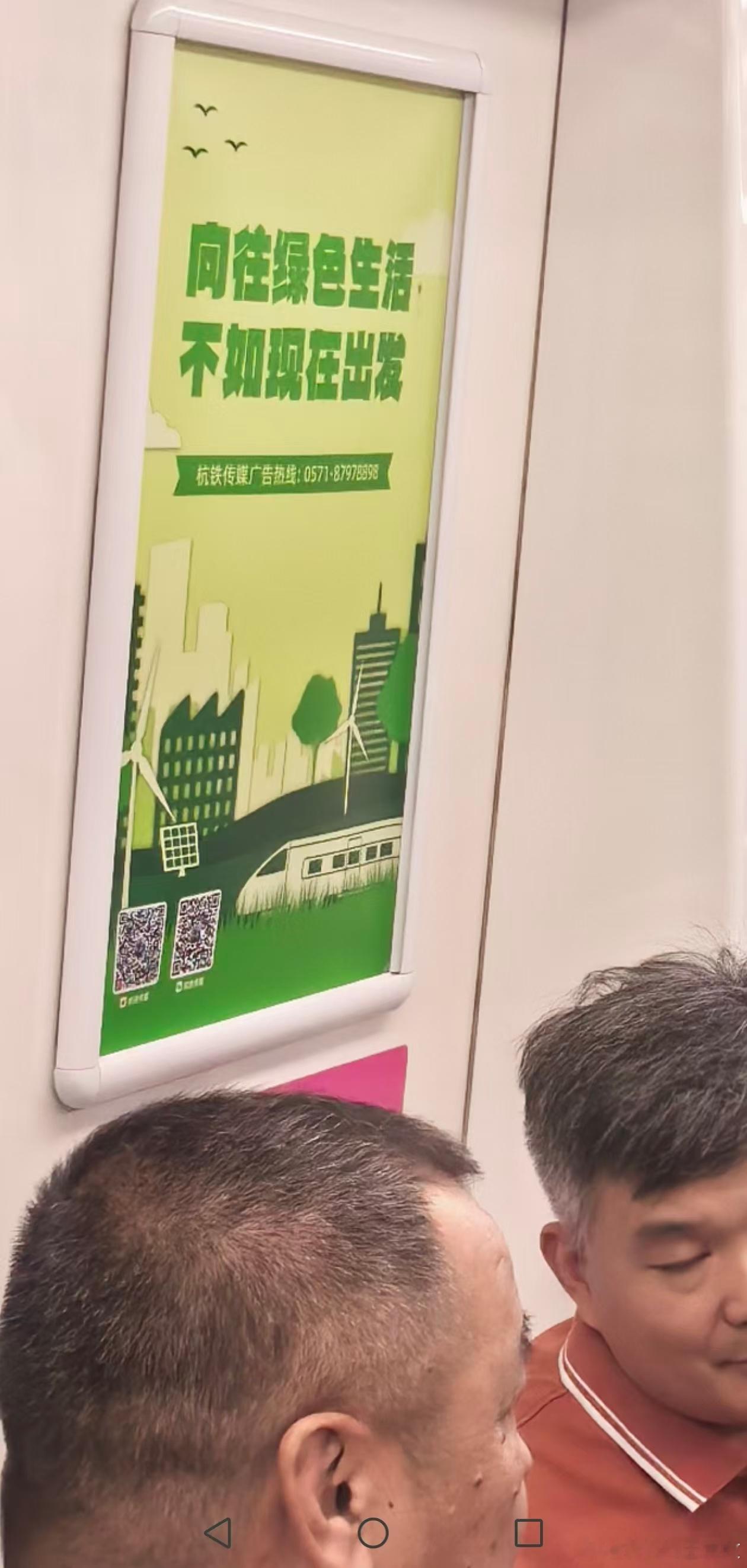 有一次，去外地一家养生馆开业讲课，里面有很多客户在体验泡中药热水脚。其中有一个阿