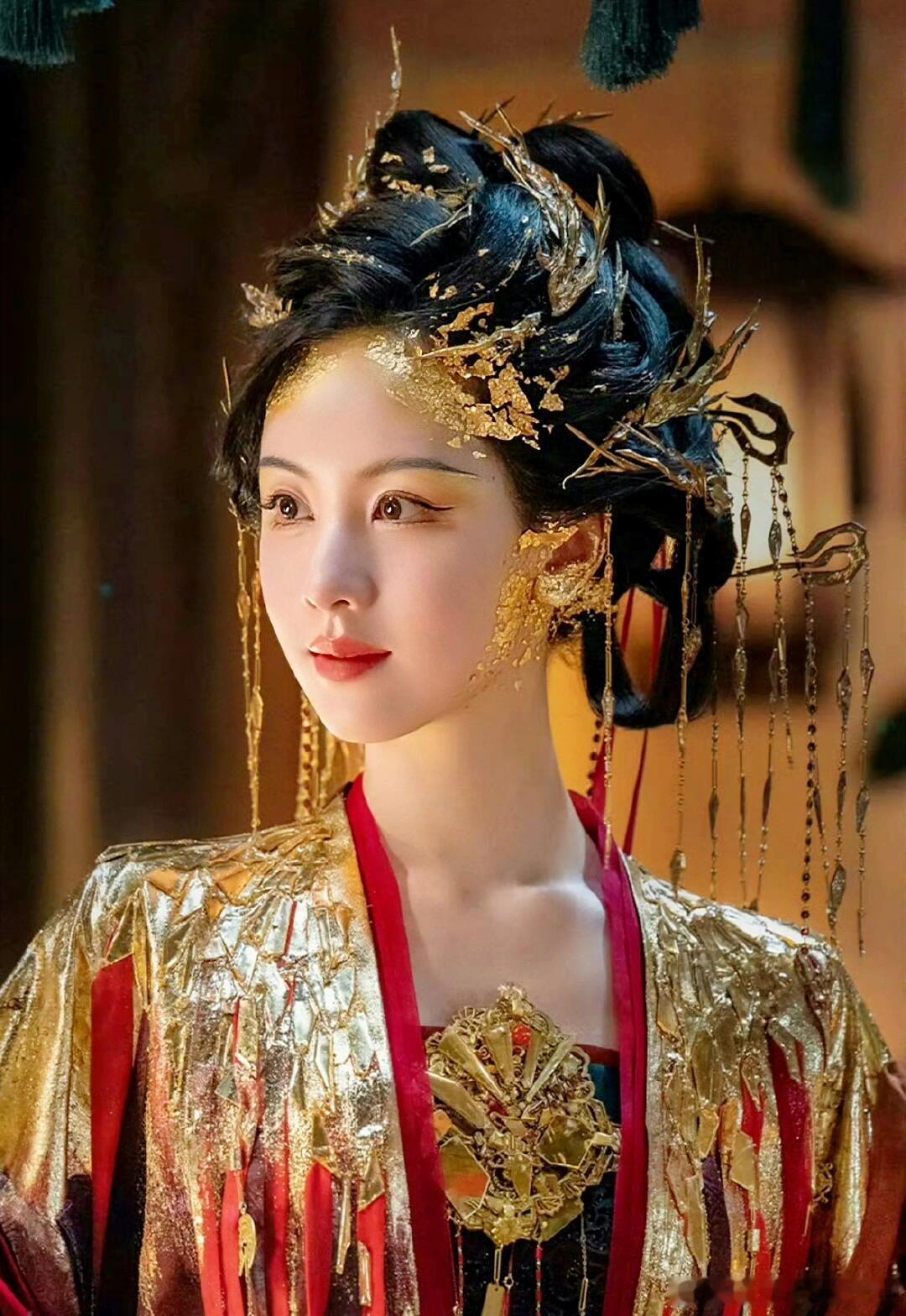 #陈都灵[超话]# 客串赛道的神！出场即惊艳，陈都灵真无敌，真的太出圈太漂亮了，