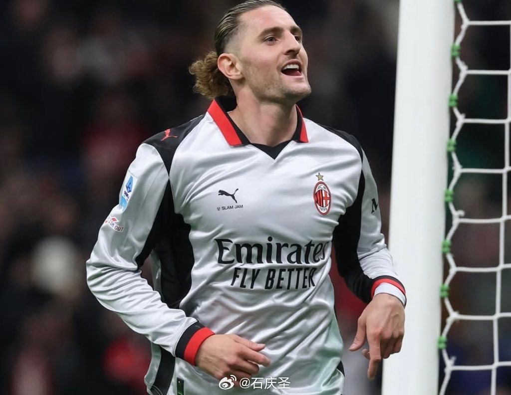 【拉比奥】拉比奥膝盖的碰撞应该无需担心。他在法国队单独训练只是出于预防措施。大圣