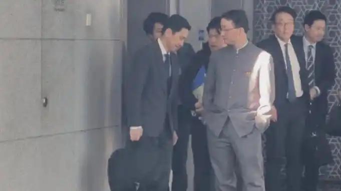 11月18日，中国外交部亚洲司司长刘劲松与日本外务省亚洲大洋洲局局长金井正彰，就