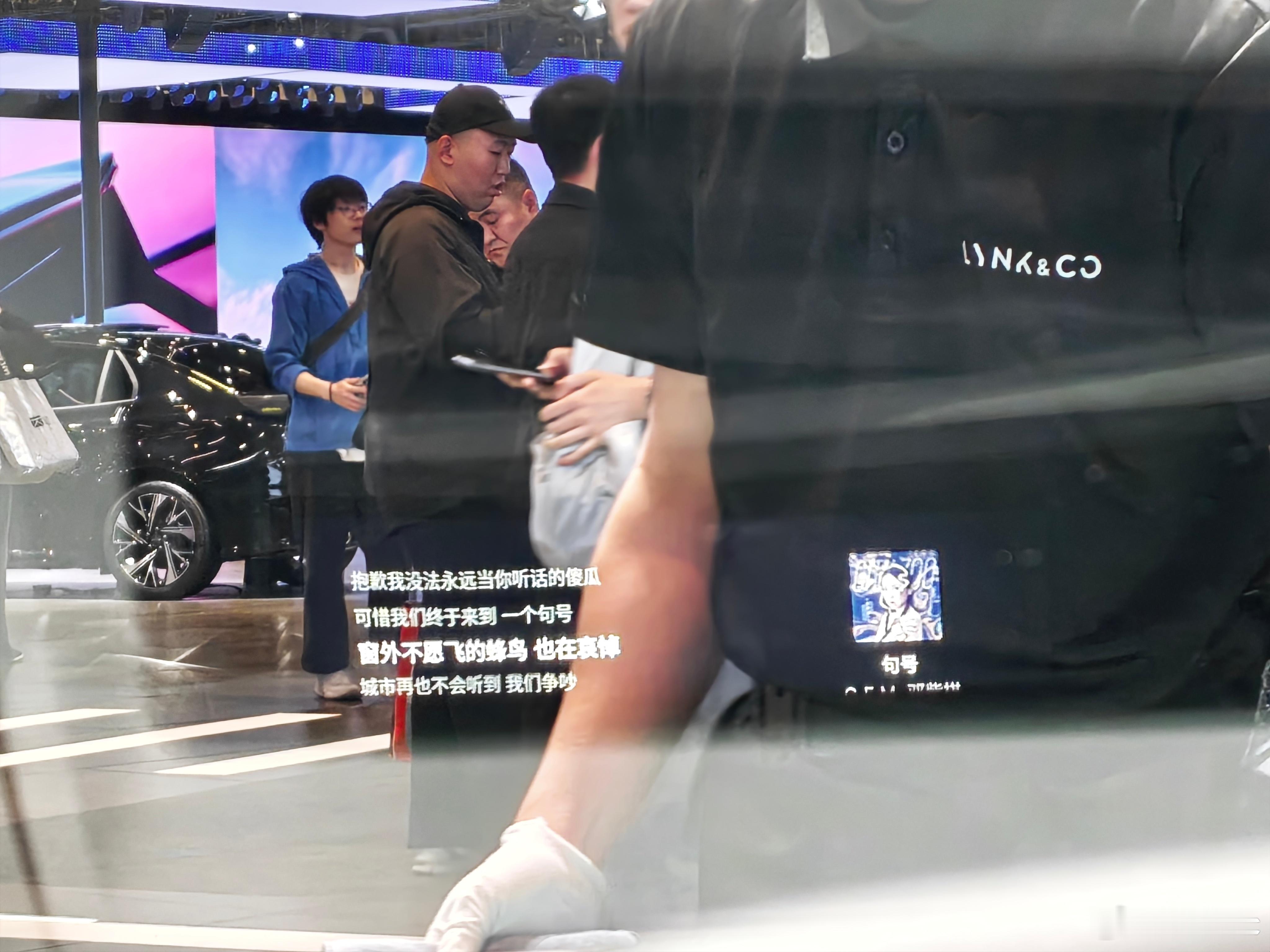 吉利集团还有一款让我印象很深刻的车领克10+车本身就特别帅坐起来空间舒适性也不差