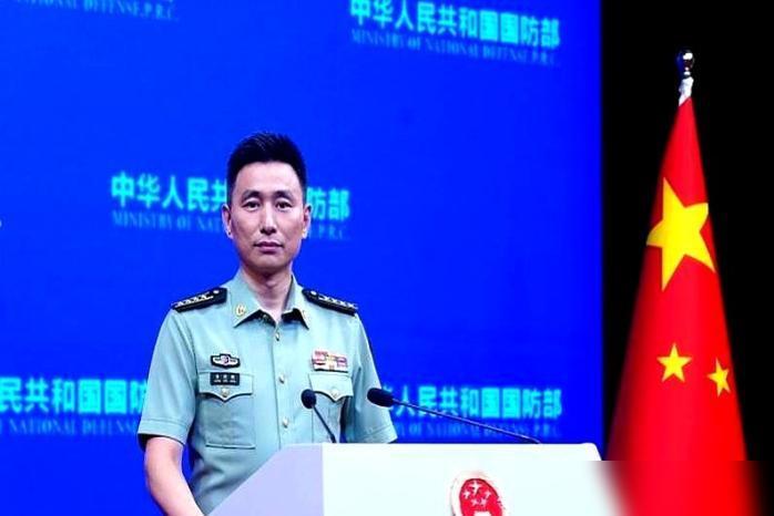 沈腾“事儿大了”！国防部点名沈腾新片。

8月27日国防部记者会，张晓刚大校谈及
