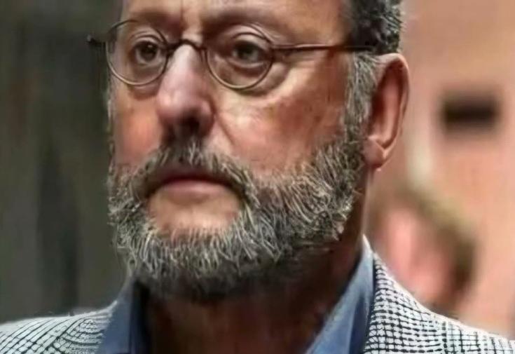 法国国宝级演员让·雷诺（Jean Reno）罕见发声，痛批马克龙：
「法国正在一