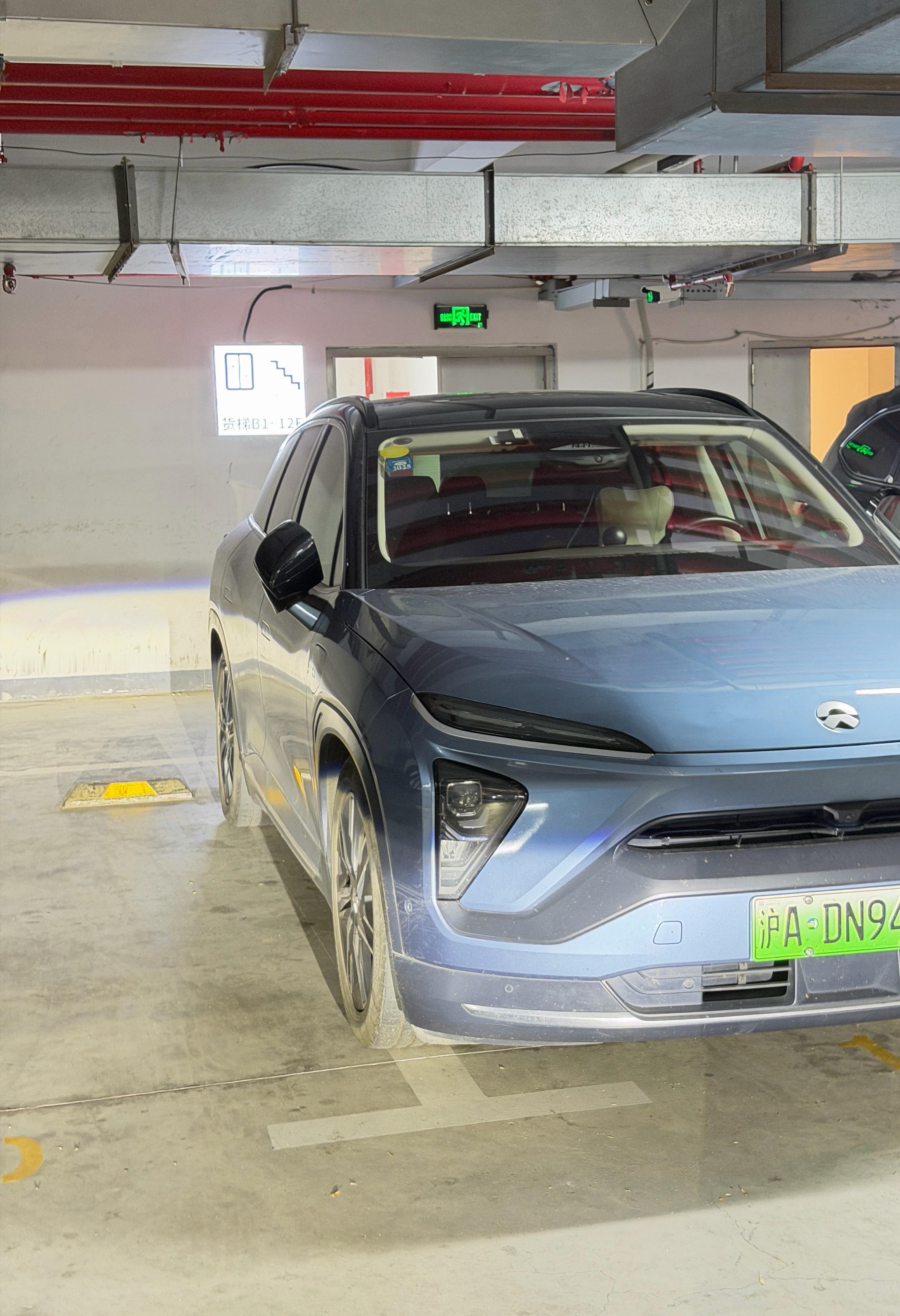 顺手发物业，红领巾又红了一些。