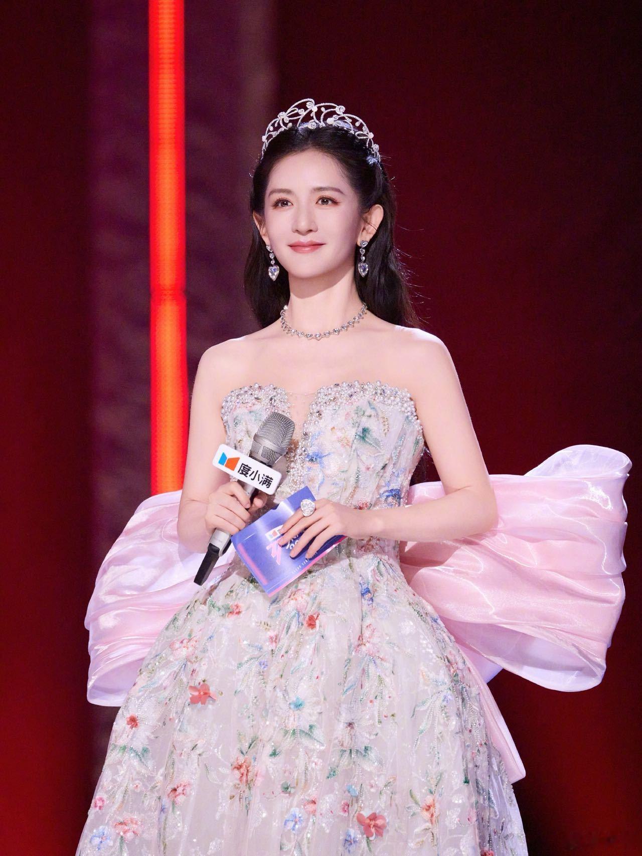 谢娜 谢谢你支持小冉太阳女神不仅温暖还特别仗义，懂换位思考也懂暖心鼓励，对小冉的