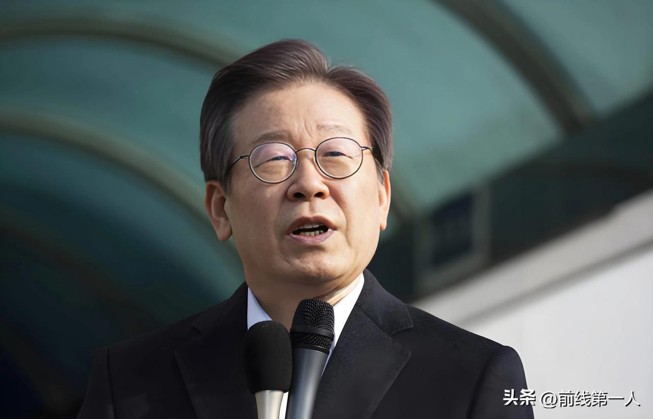 太妙了！韩国夜市里挤满了从日本改签过来的中国游客，李在明就在这个节骨眼同时用韩中
