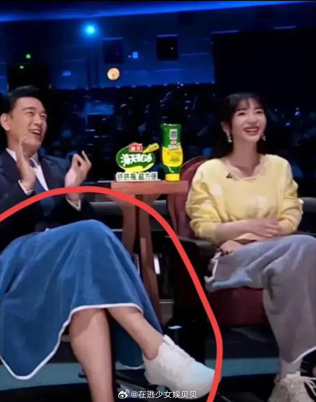 不盖上毛毯，这节目怕是没发正常播出了…… 