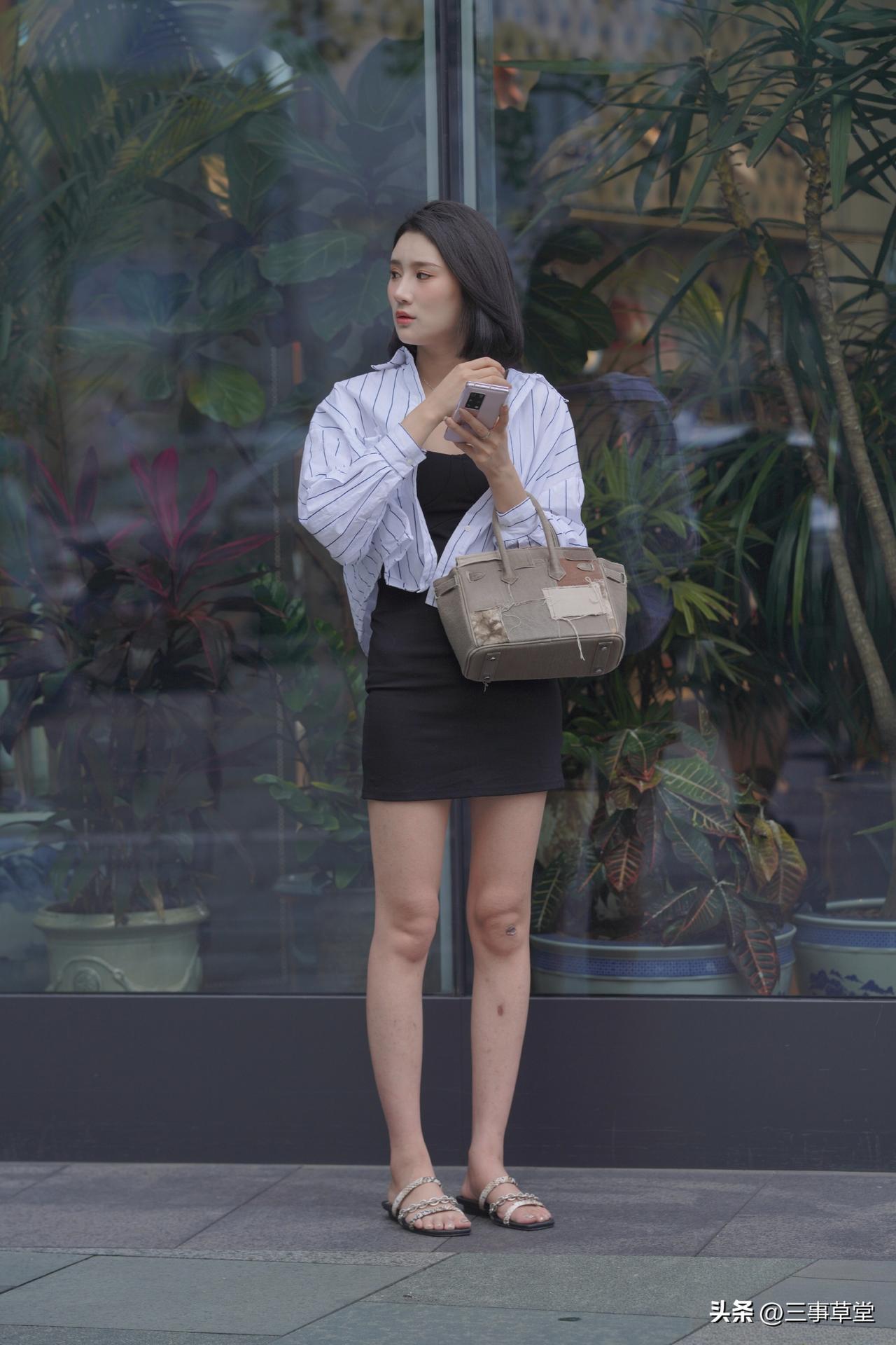 女明星谁最美？在繁忙的都市生活中，给自己的心灵留一点安静时间，享受片刻的宁静。