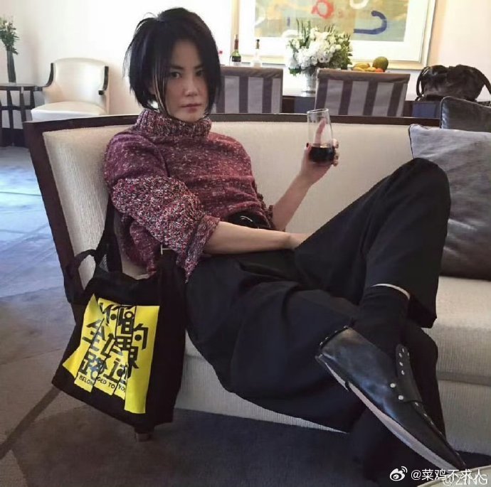 西安城墙偶遇王菲  全网都在猜她行程，看完演唱会第二天登城墙，还有网友玩梗喊话，